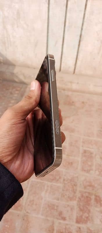 I phone xr convert13 pro urgent sale krna hy 3