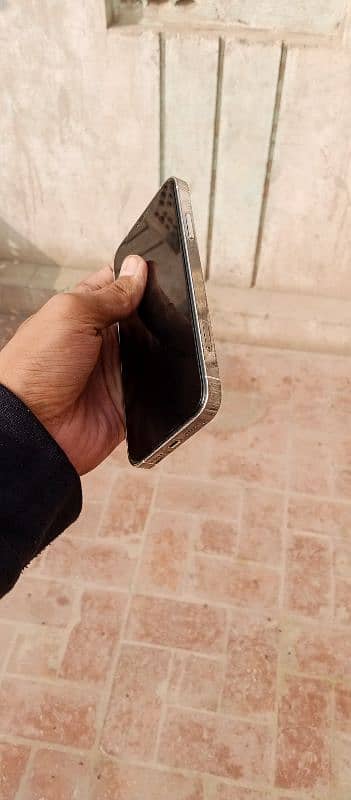 I phone xr convert13 pro urgent sale krna hy 5