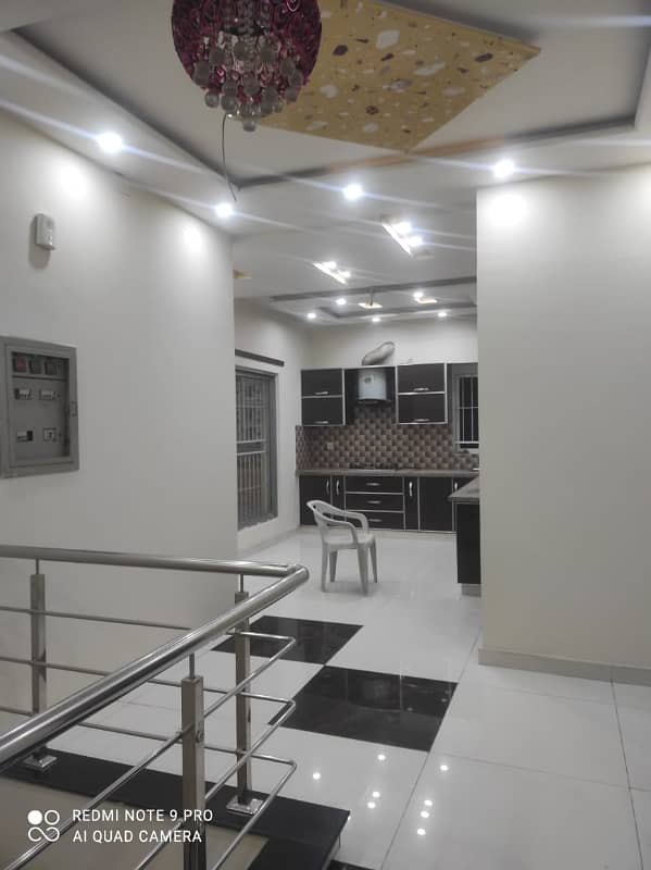 1 KANAL BEAUTIFUL UPPER PORTION AVAILABLE FOR RENT IN VALANCIA HOUSING SOCIETY 3