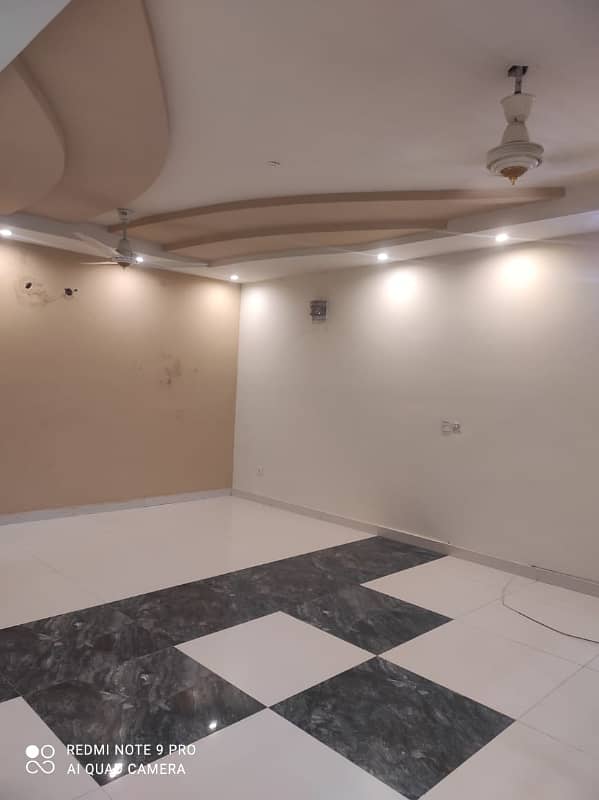 1 KANAL BEAUTIFUL UPPER PORTION AVAILABLE FOR RENT IN VALANCIA HOUSING SOCIETY 11