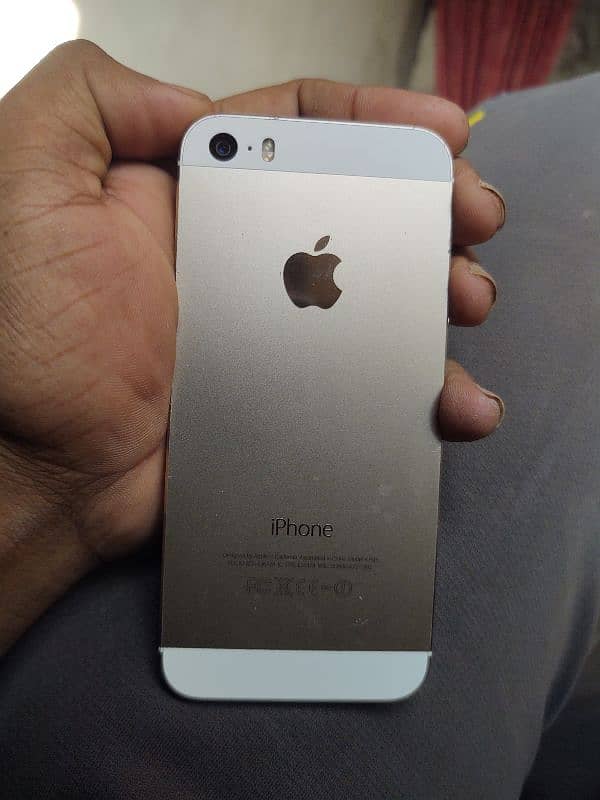 I phone s5 16gb condition 9by10 1