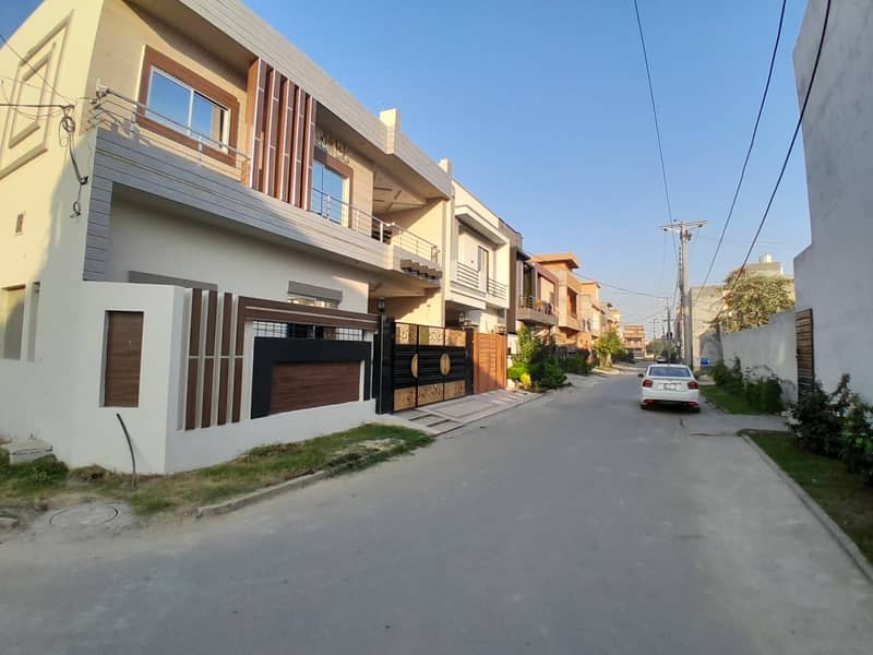 7 Marla house for sale at the prime location of bismillah housing scheme lahore 2