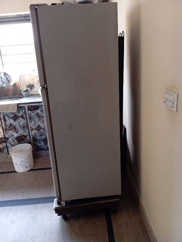 Dawlance Fridge and refrigerator 1