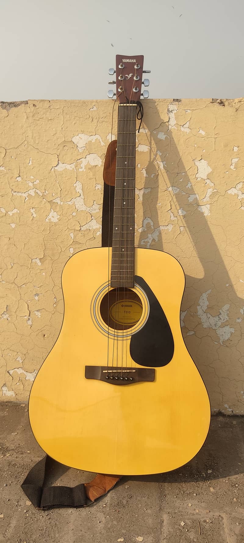 Yamaha F310 acoustic guitar 3