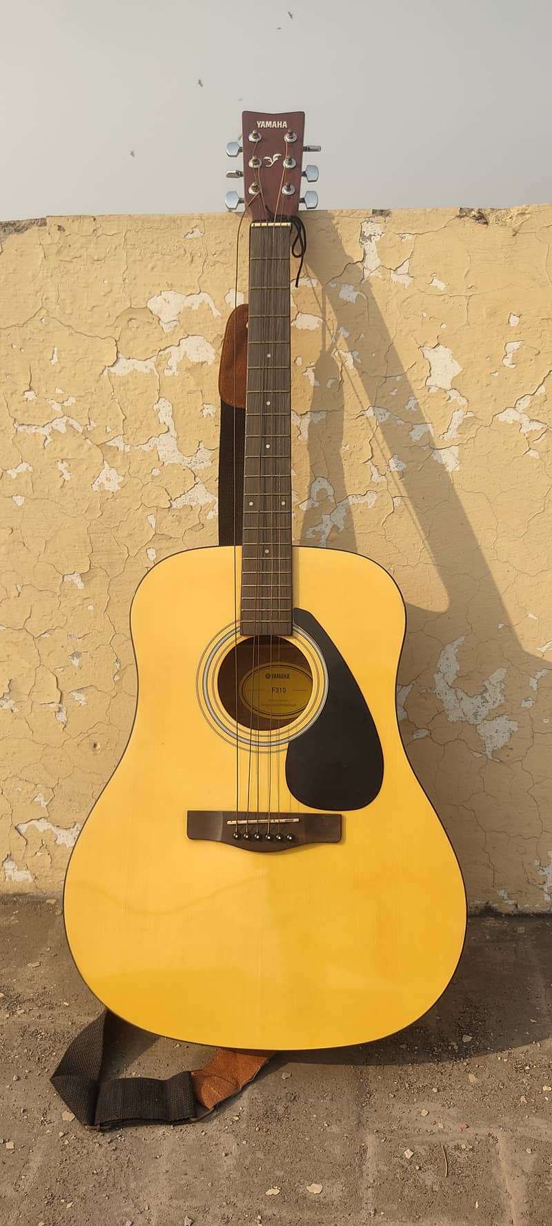 Yamaha F310 acoustic guitar 4