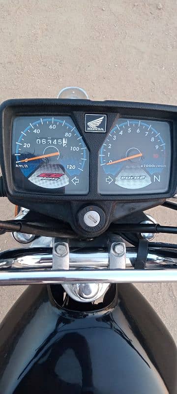 Honda 125 Model 2023 Karachi number 0312/24/92/688 4