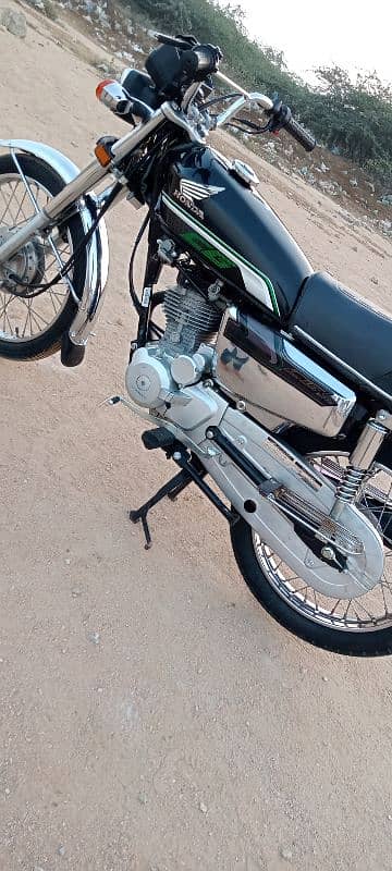 Honda 125 Model 2023 Karachi number 0312/24/92/688 5