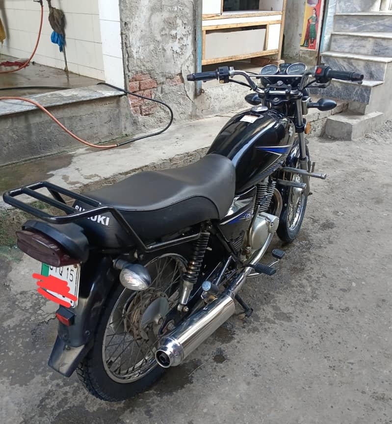 Suzuki GS 150 2015 1