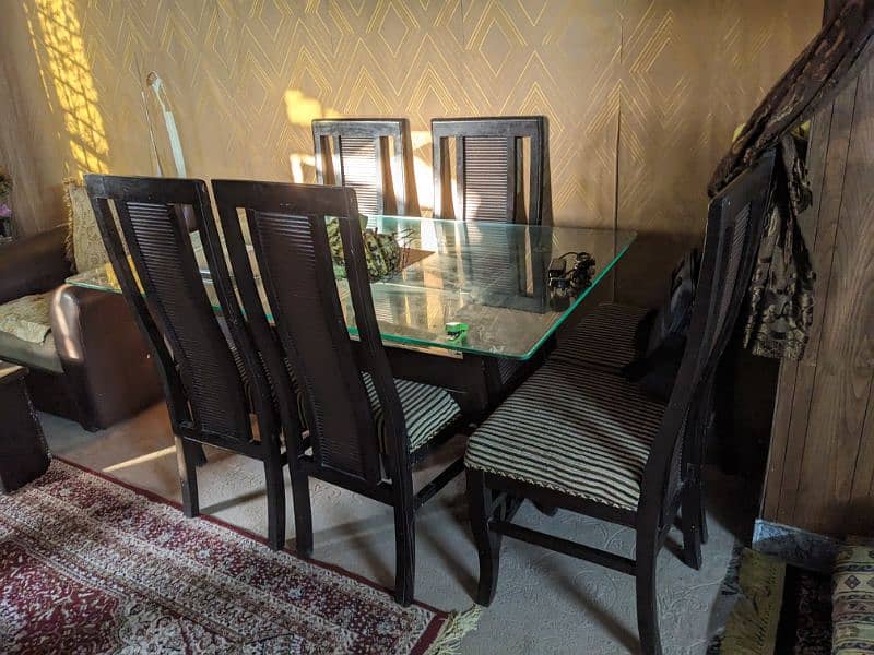 Dining Table with 6 chairs 0