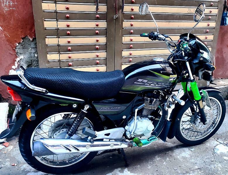 Honda CG 125 deluxe 2017 model in genuine A-1 and mint condition 0