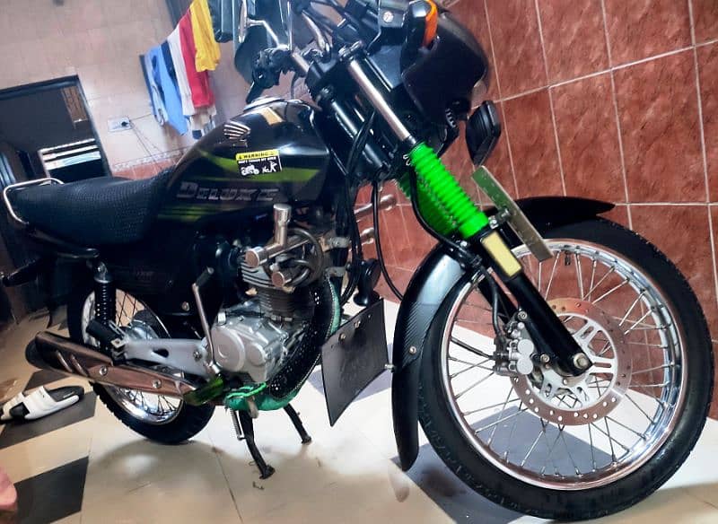 Honda CG 125 deluxe 2017 model in genuine A-1 and mint condition 4