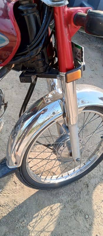 Honda CD 70 bike totally genioun bike ha all documents clear ha 0