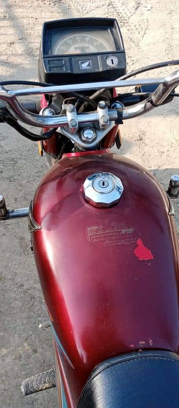 Honda CD 70 bike totally genioun bike ha all documents clear ha 5