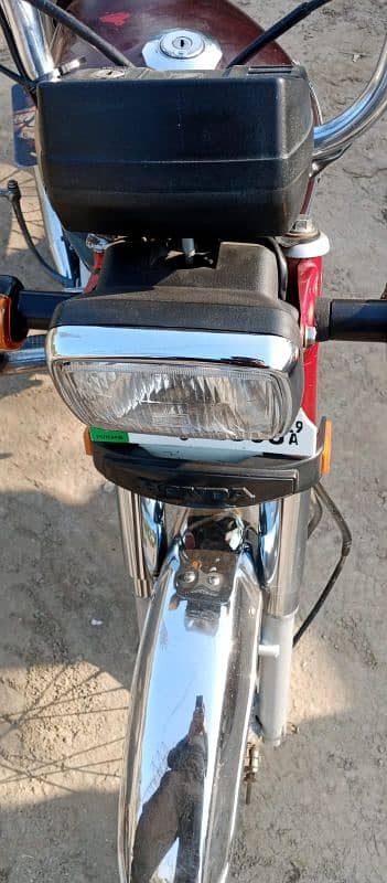 Honda CD 70 bike totally genioun bike ha all documents clear ha 9