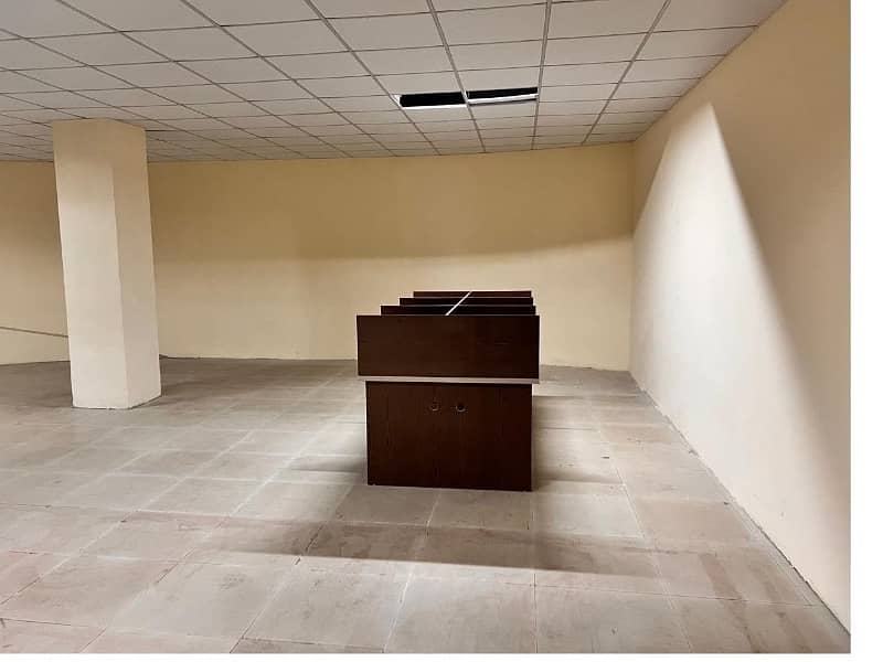 Investment Corridor And Builders Proudly Offer Area 1200 Square Feet Corporate Office Available For Rent in Main Boulevard Road Gulberg 3 Lahore 3