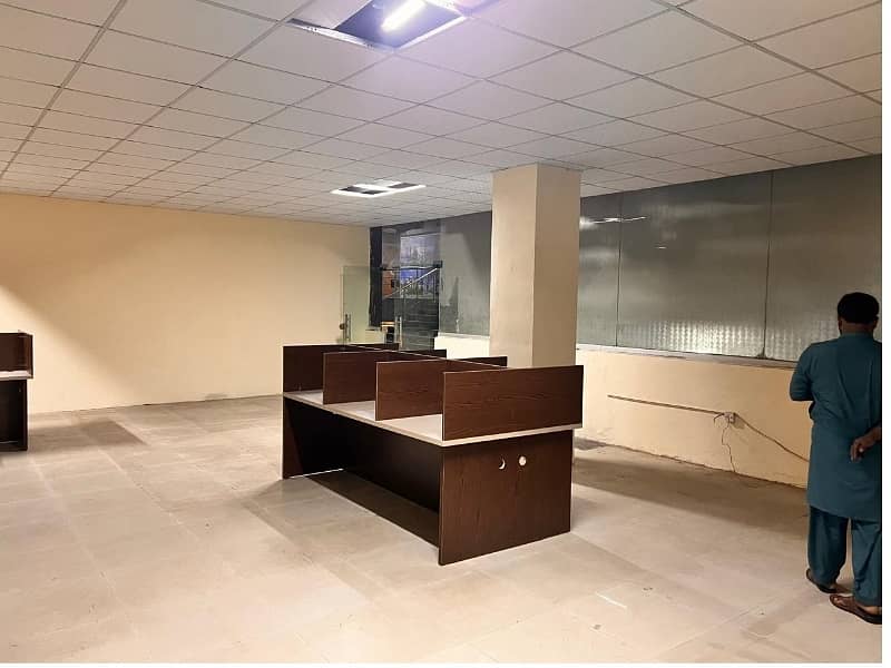 Investment Corridor And Builders Proudly Offer Area 1200 Square Feet Corporate Office Available For Rent in Main Boulevard Road Gulberg 3 Lahore 7