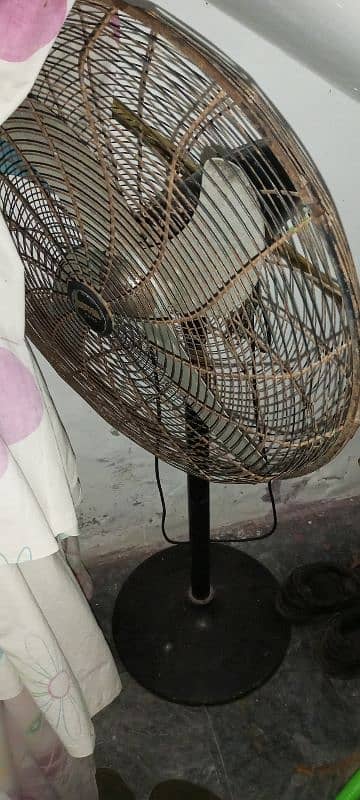 main yeh Fan sale ker raha hun buhat zabardast through hai Royal Fan 1