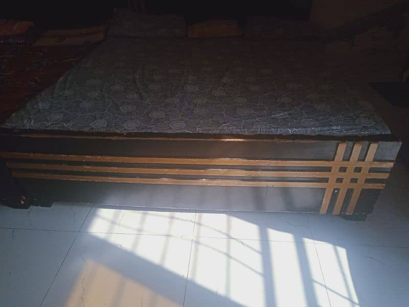 Wooden Bed in Good condition 0