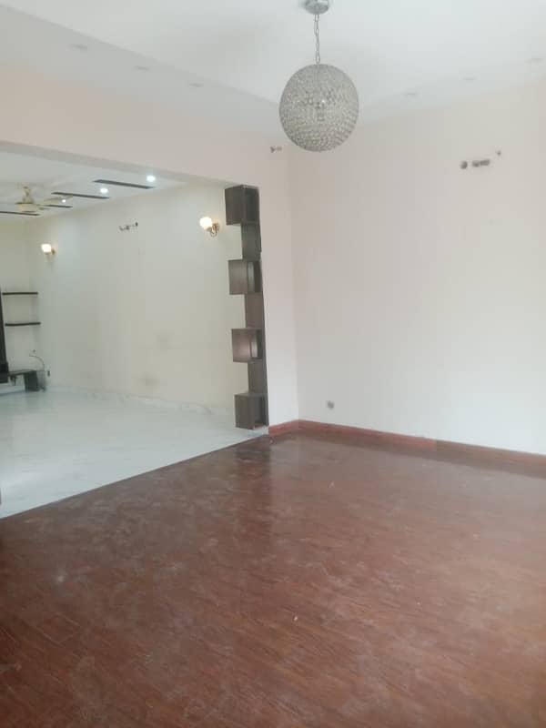 10 Marla House For Rent in Bahria Town Lahore. 11