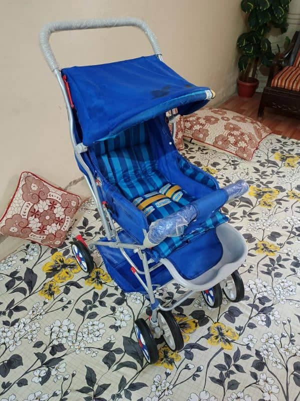 Baby pram (like new) 1