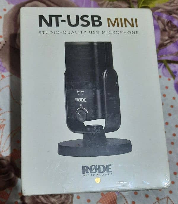 Rode NT-USB mini microphone and professional desk stand. 0