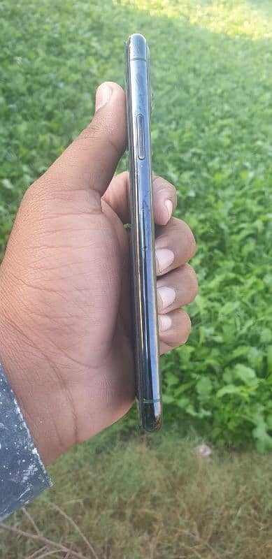 iPhone 11 Pro Max Non PTA 10/9 condition 1