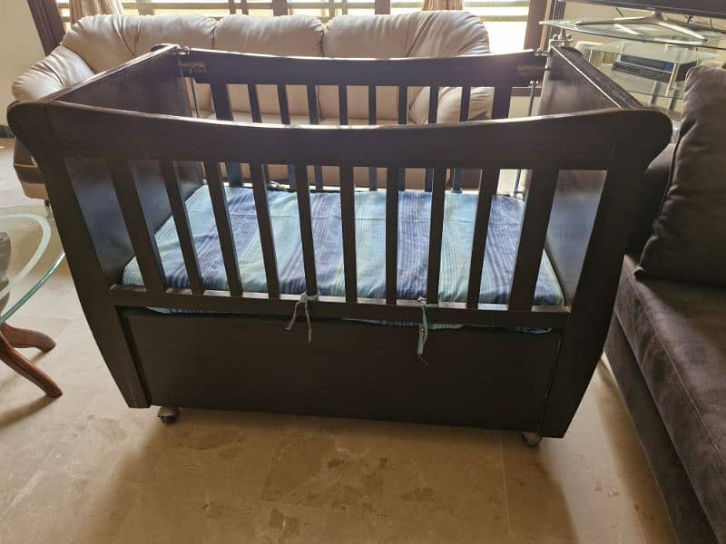 High quality solid wood baby sleeping cot 1