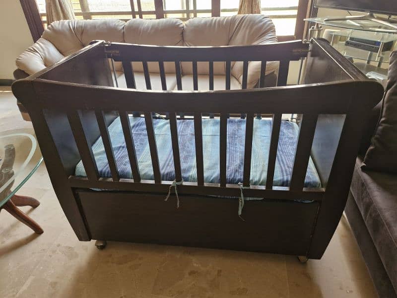 High quality solid wood baby sleeping cot 2