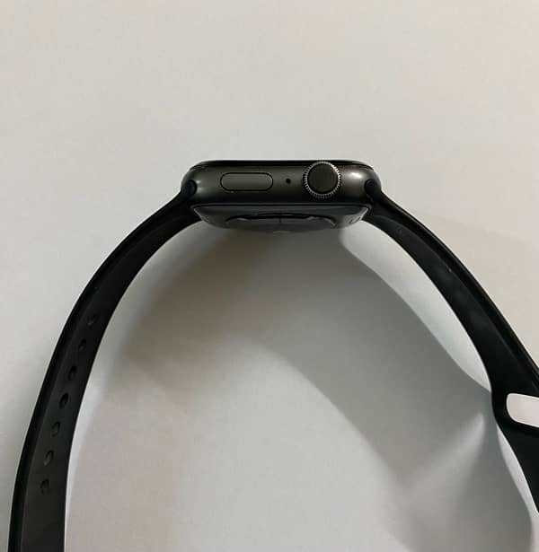 Apple Watch series 4 44mm Nike+ edition 1