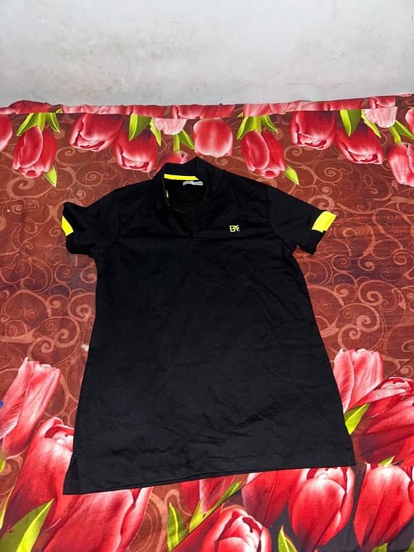 full black calour me tea shirt he bhoot pyari he medium size 0