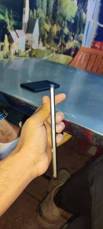 Oppo F17 Full box 3