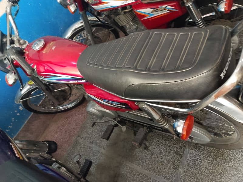 Honda 24 model graphics 15 model Wala hain gari achi hai engine ok 2