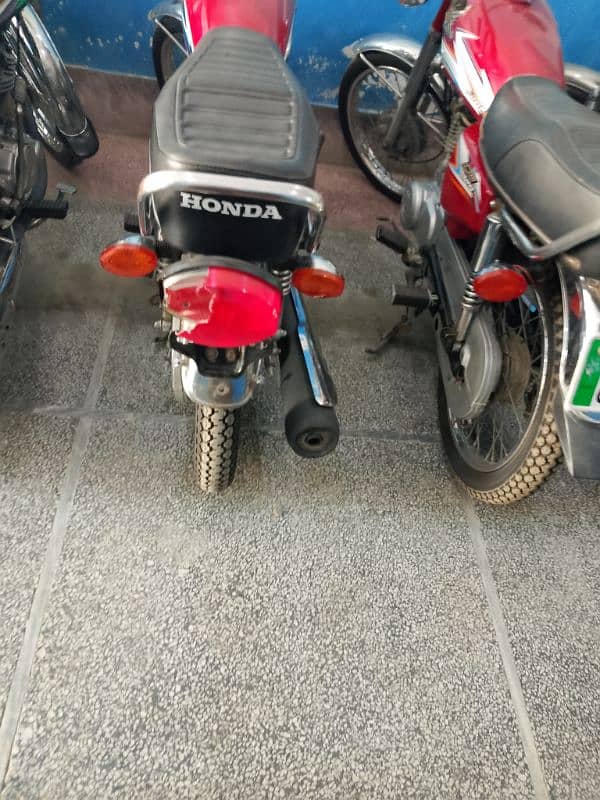 Honda 24 model graphics 15 model Wala hain gari achi hai engine ok 3