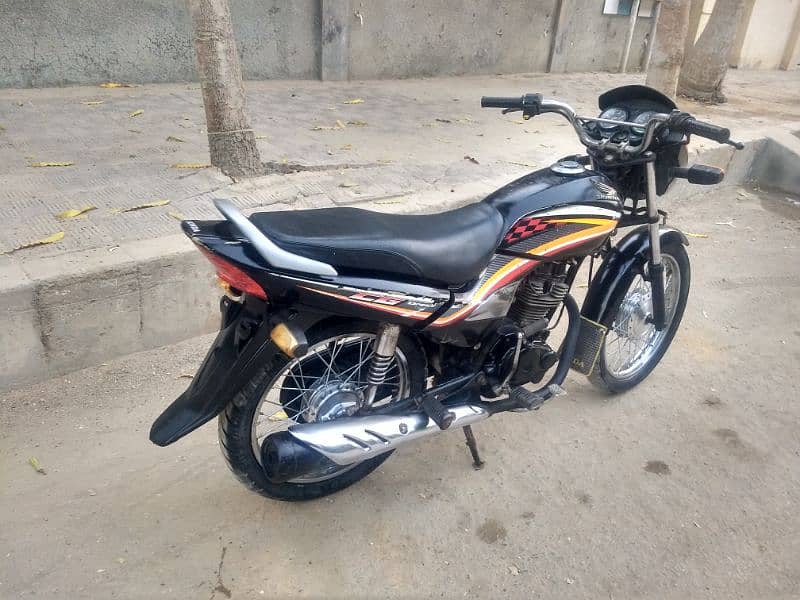 Honda Dream 125 2014 9