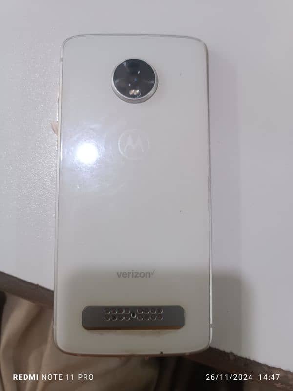 moto z4 6/128 only charger available condition 9/10 camera front 25/50 0