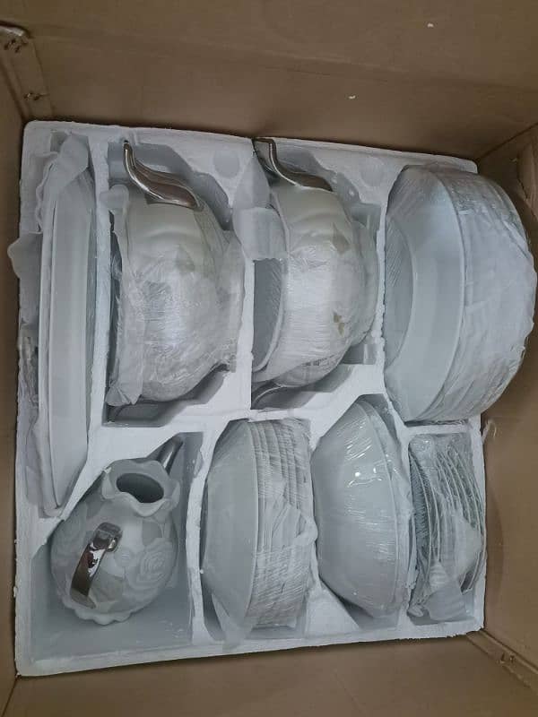 75 piece porcelain crockery set 13