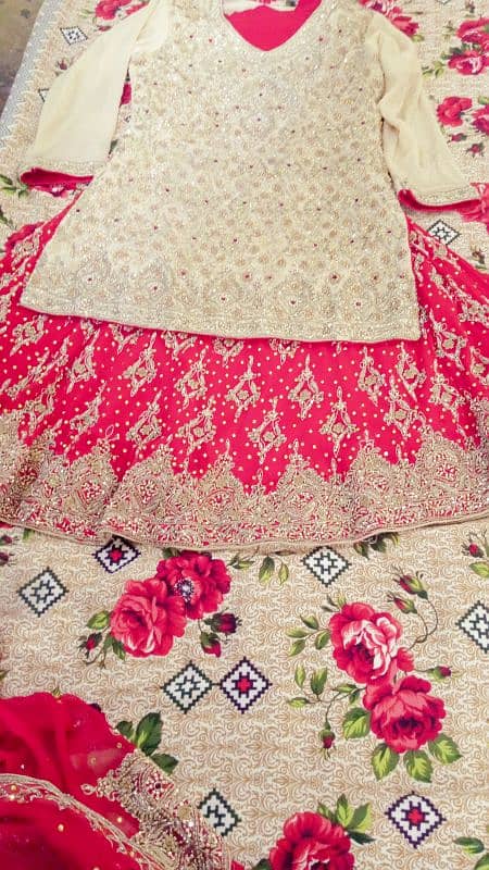 Bridal lehnga For urgent sale 3