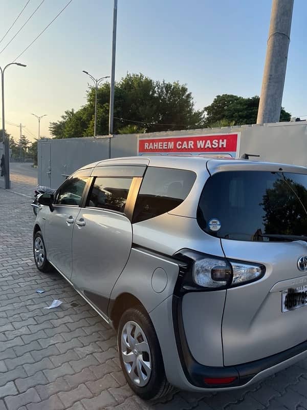 Toyota Sienta 2018 1