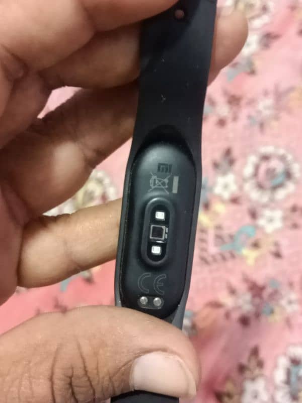 Radmi aur Mi ki hai dono k charger nh hai 7