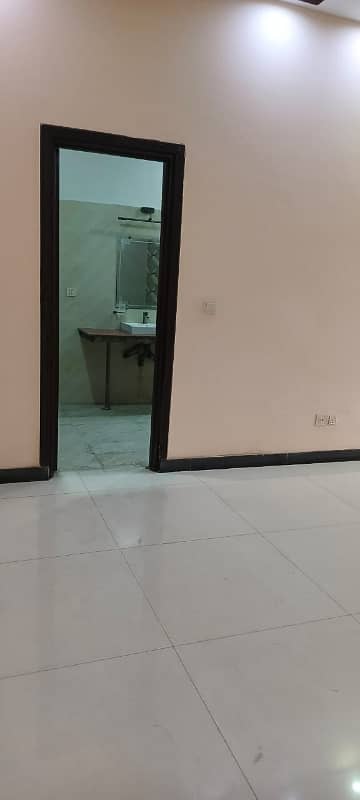 Valencia 1 kanal Upper portion For rent 7