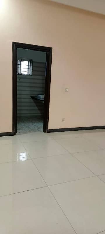 Valencia 1 kanal Upper portion For rent 8