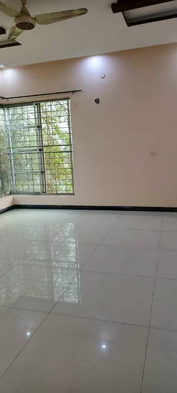 Valencia 1 kanal Upper portion For rent 9