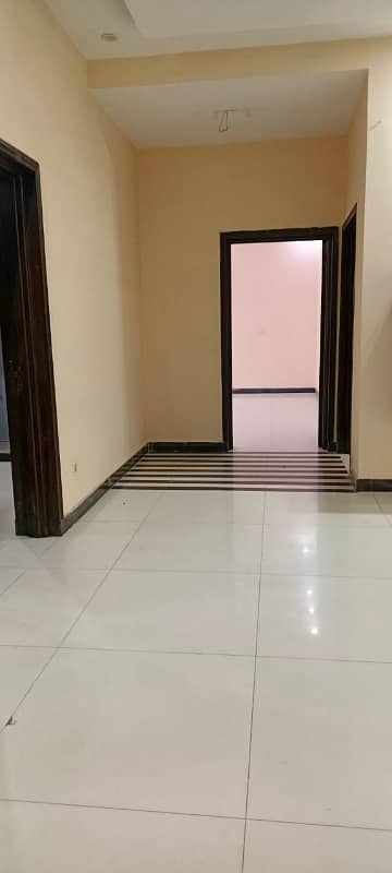 Valencia 1 kanal Upper portion For rent 12