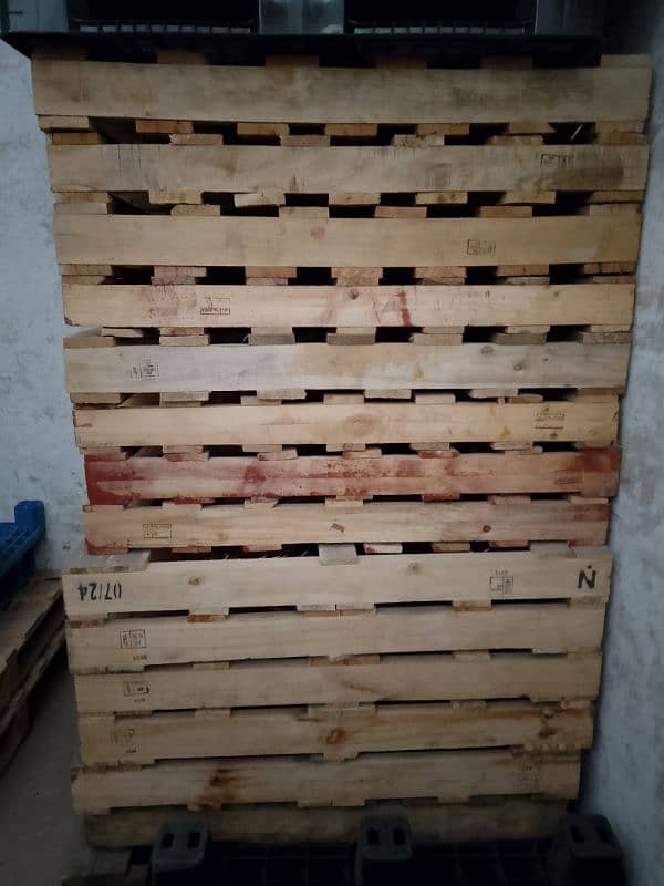 wood pallets 0