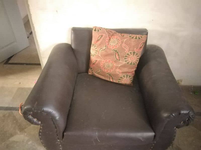 urgent sale 5 seater sofa 1