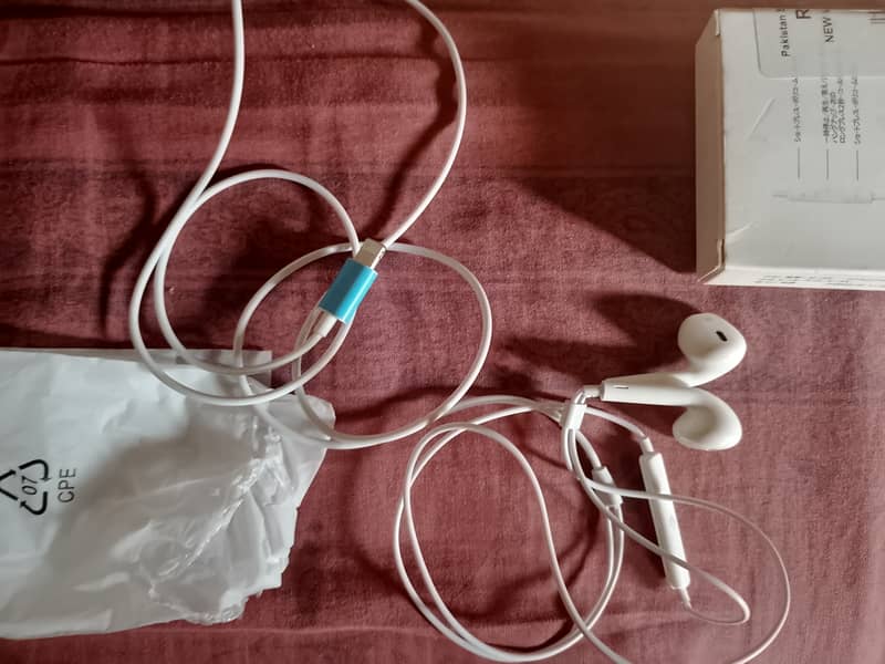 Original iPhone Hands-Free Earphones - Excellent Condition 0