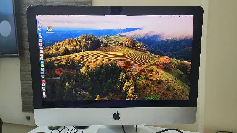 Imac 2019 21.5 inch broken screen 1