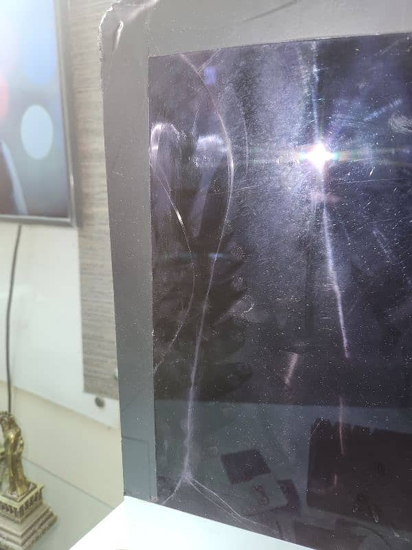 Imac 2019 21.5 inch broken screen 3