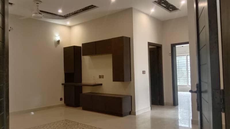 10 Marla Upper Portion For Rent in Bahria Town Lahore 5