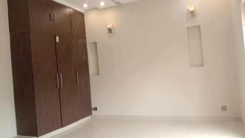 10 Marla Upper Portion For Rent in Bahria Town Lahore 12